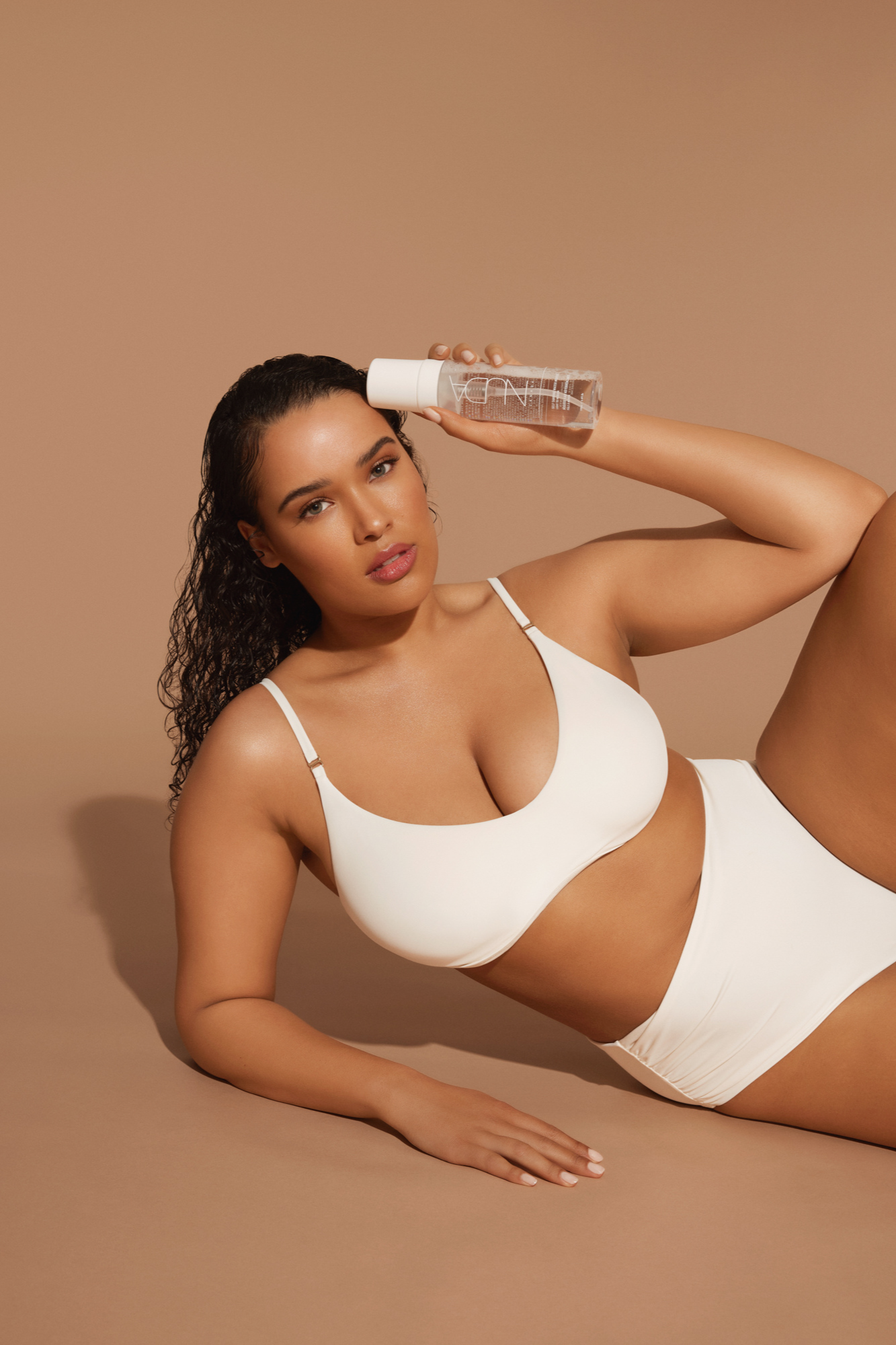 Nuda Self Tanning Water Mousse - Medium to Dark